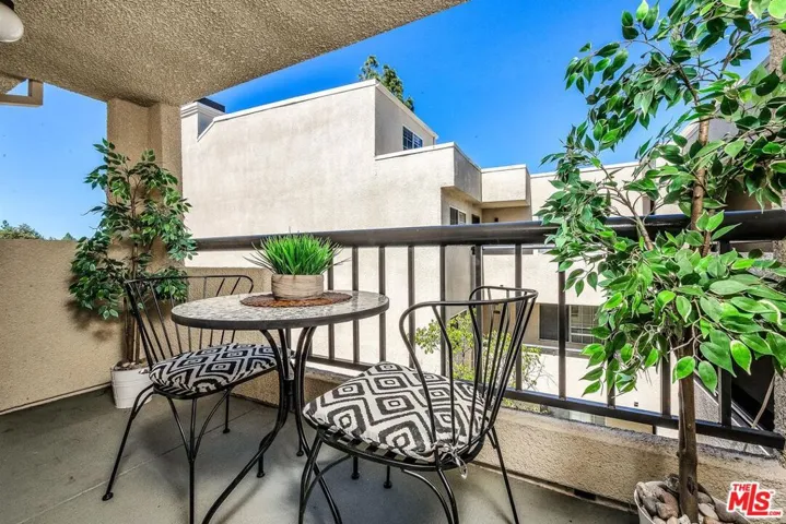21520 Burbank Boulevard 313, Woodland Hills, California 91367
