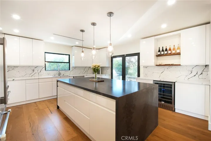 Kitchen W/ Waterfall Island