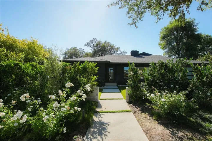 705 Rim, Pasadena, California 91107