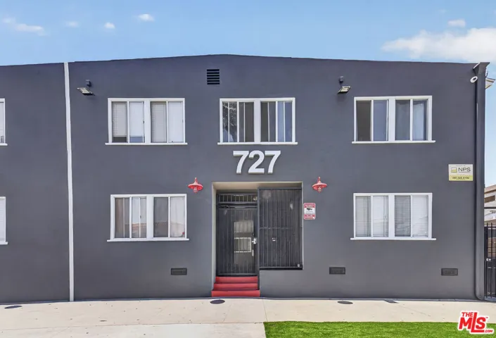 727 Olive Avenue, Long Beach, California 90813