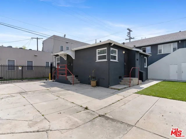 727 Olive Avenue, Long Beach, California 90813