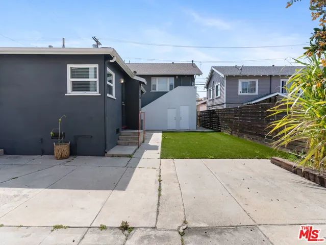 727 Olive Avenue, Long Beach, California 90813