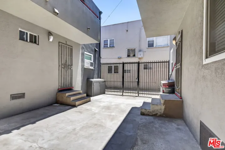 727 Olive Avenue, Long Beach, California 90813