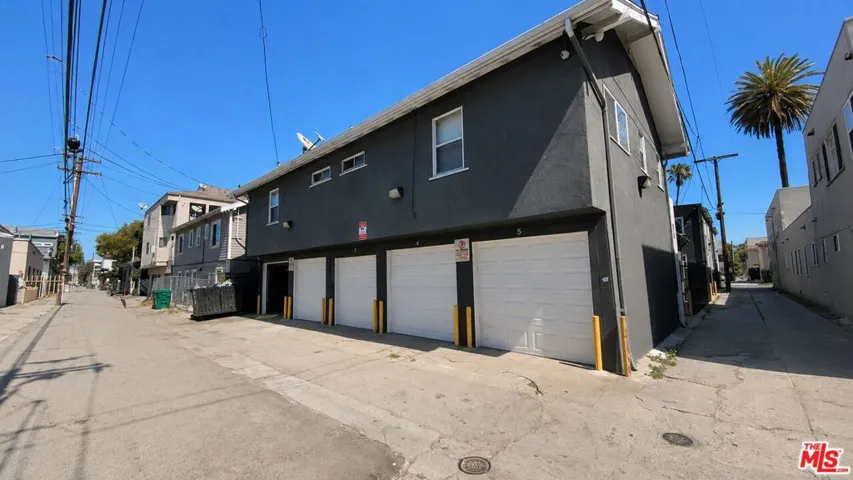 727 Olive Avenue, Long Beach, California 90813