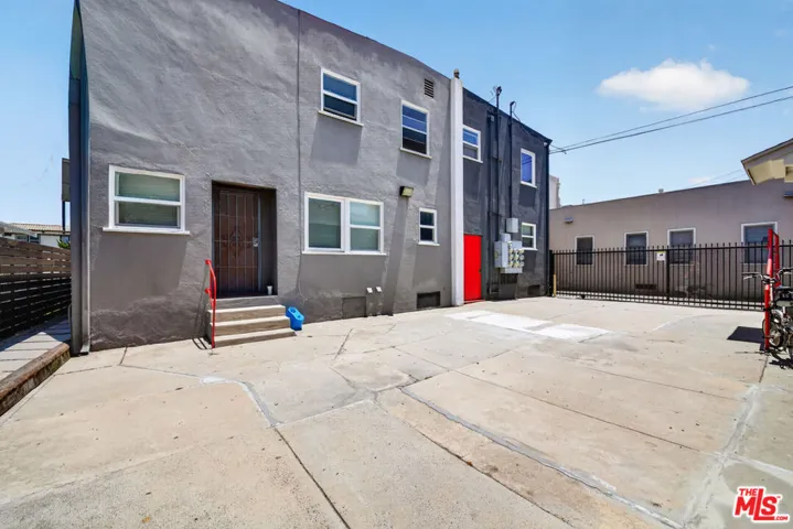 727 Olive Avenue, Long Beach, California 90813