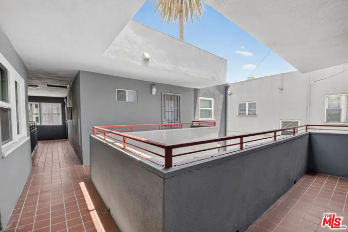 727 Olive Avenue, Long Beach, California 90813