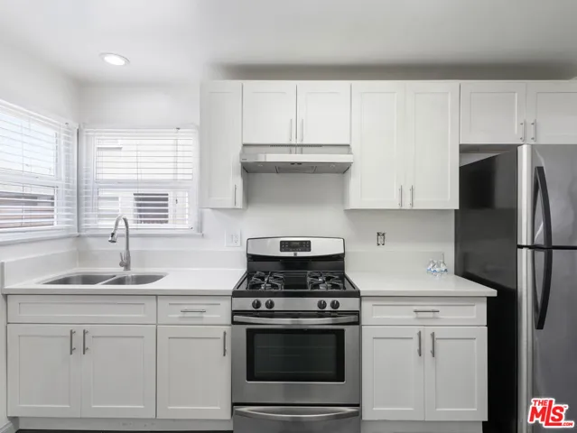 727 Olive Avenue, Long Beach, California 90813