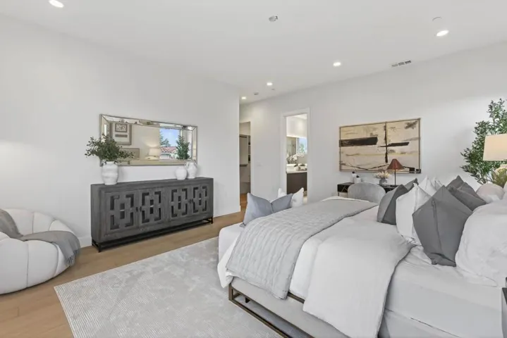 10468 S Stelling Road, Cupertino, California 95014