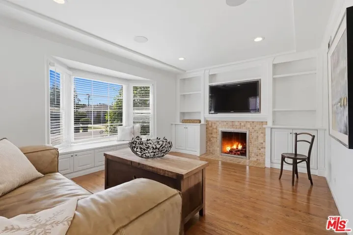 8344 Kenyon Avenue, Los Angeles, California 90045