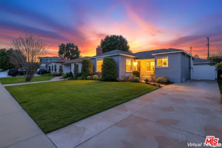 8344 Kenyon Avenue, Los Angeles, California 90045
