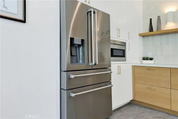 3949 Glenalbyn Drive, Los Angeles, California 90065
