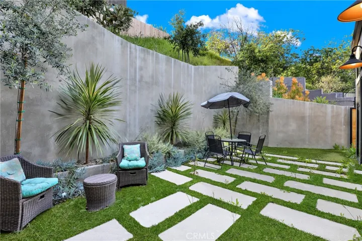 3949 Glenalbyn Drive, Los Angeles, California 90065