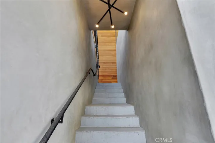 3949 Glenalbyn Drive, Los Angeles, California 90065