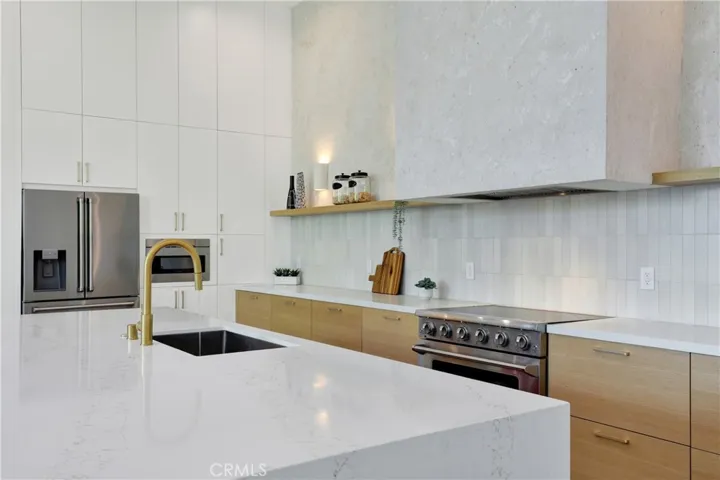 3949 Glenalbyn Drive, Los Angeles, California 90065