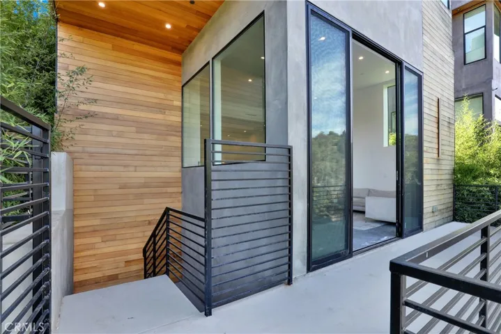 3949 Glenalbyn Drive, Los Angeles, California 90065