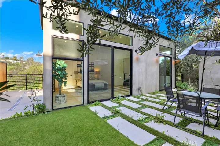 3949 Glenalbyn Drive, Los Angeles, California 90065