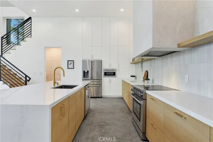3949 Glenalbyn Drive, Los Angeles, California 90065