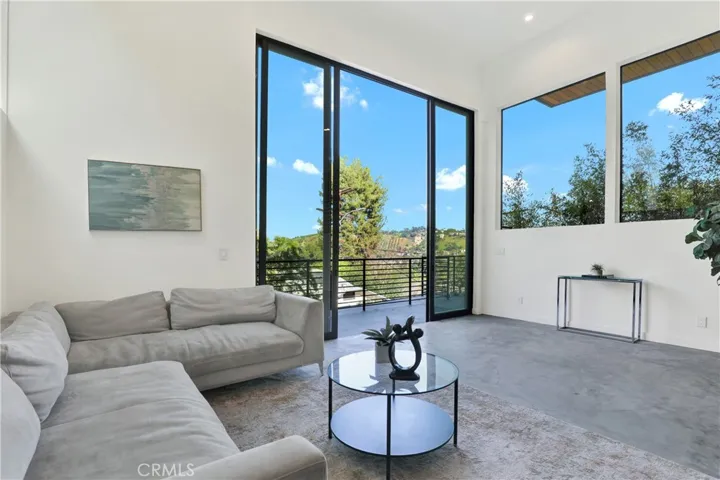 3949 Glenalbyn Drive, Los Angeles, California 90065