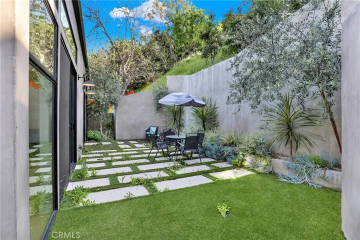 3949 Glenalbyn Drive, Los Angeles, California 90065