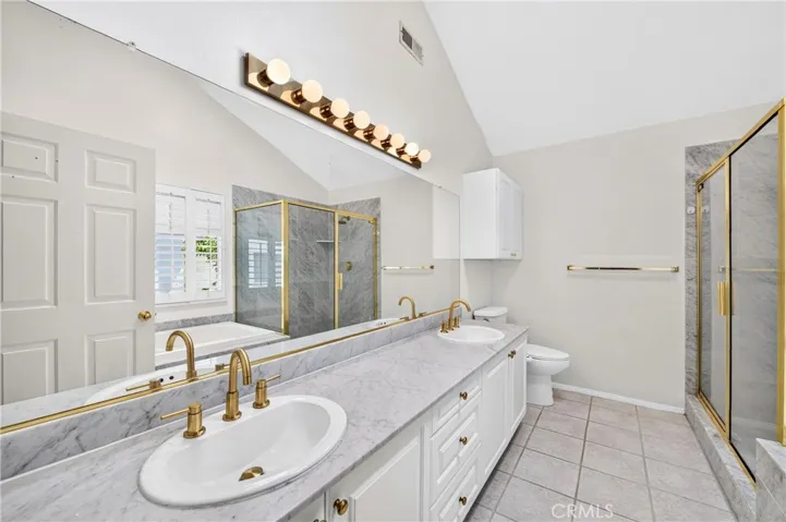 Dual Vanities, New Faucets, Marble countertop
