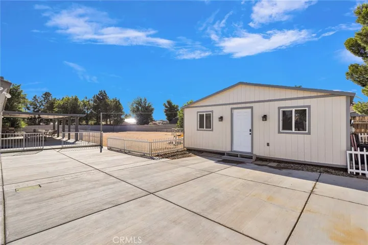19121 Nimshew Road, Apple Valley, California 92308