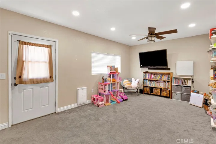 19121 Nimshew Road, Apple Valley, California 92308