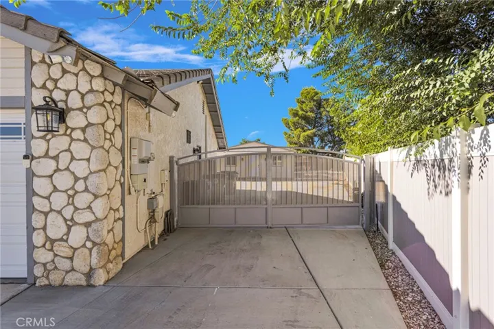 19121 Nimshew Road, Apple Valley, California 92308