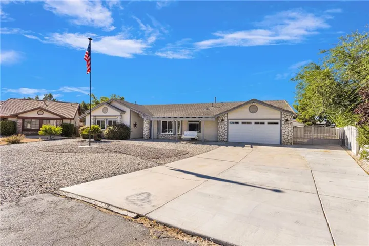 19121 Nimshew Road, Apple Valley, California 92308