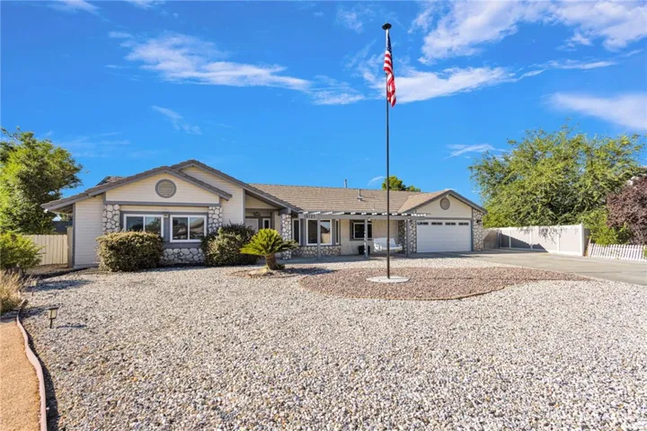 19121 Nimshew Road, Apple Valley, California 92308