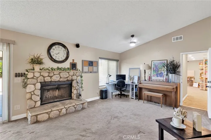 19121 Nimshew Road, Apple Valley, California 92308