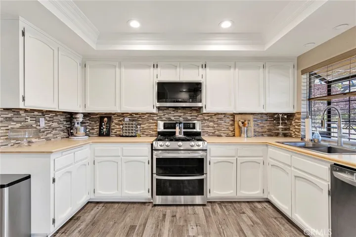 19121 Nimshew Road, Apple Valley, California 92308