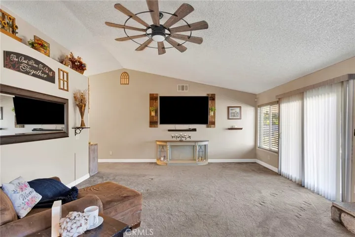 19121 Nimshew Road, Apple Valley, California 92308
