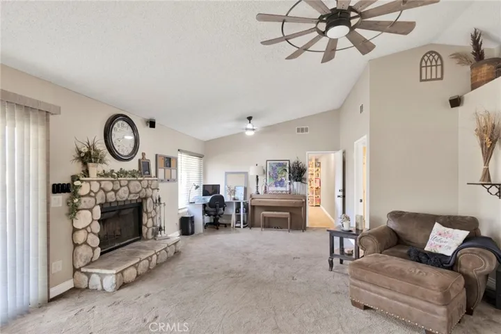 19121 Nimshew Road, Apple Valley, California 92308