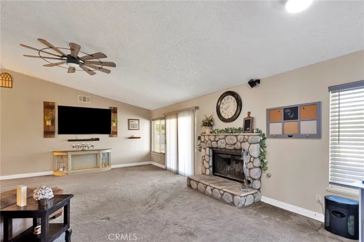 19121 Nimshew Road, Apple Valley, California 92308