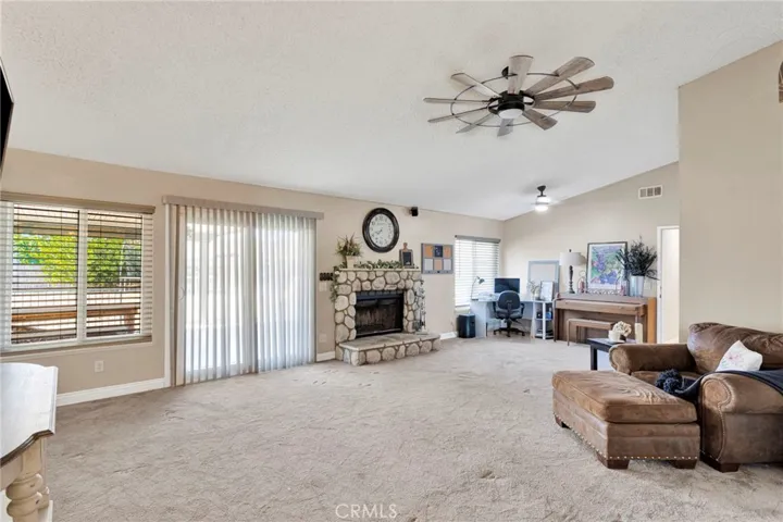 19121 Nimshew Road, Apple Valley, California 92308