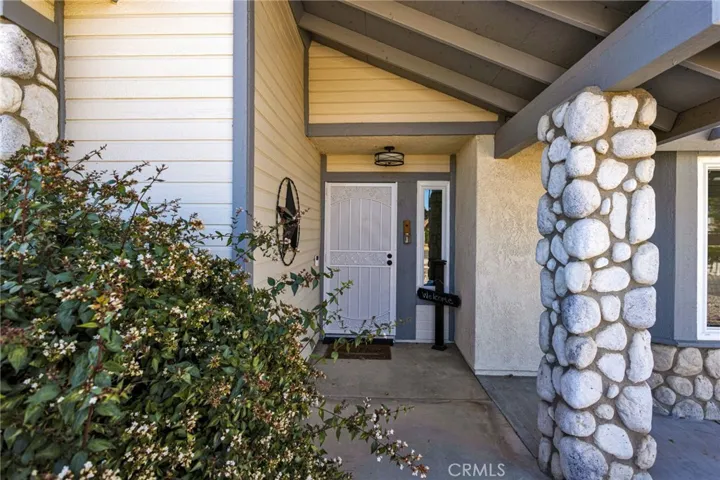 19121 Nimshew Road, Apple Valley, California 92308