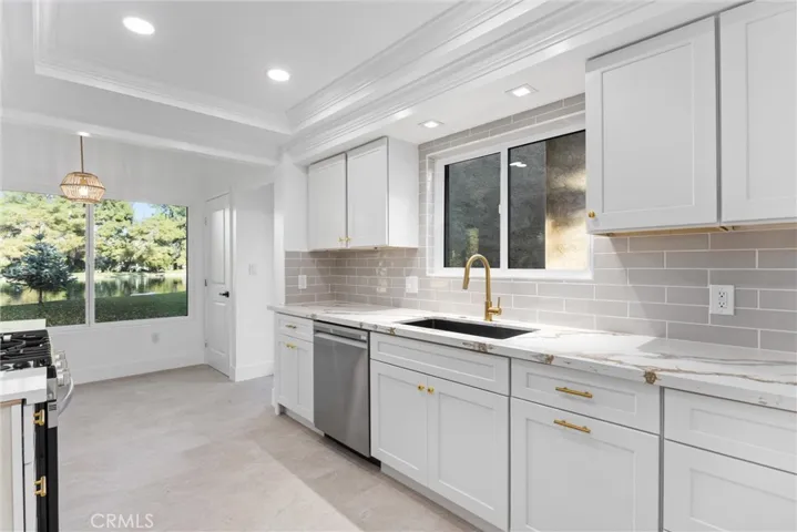 4157 Pinewood Lake, Bakersfield, California 93309
