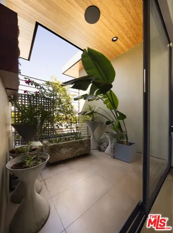 366 Huntley Drive, West Hollywood, California 90048