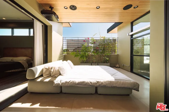 366 Huntley Drive, West Hollywood, California 90048