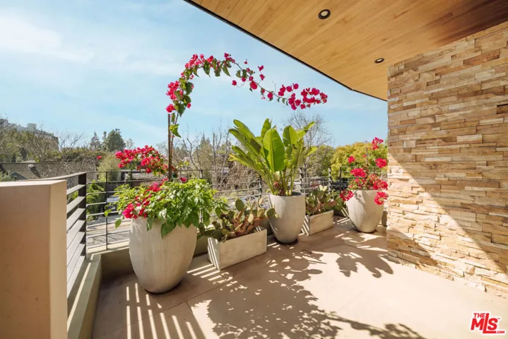 366 Huntley Drive, West Hollywood, California 90048
