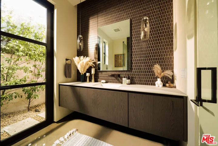 366 Huntley Drive, West Hollywood, California 90048