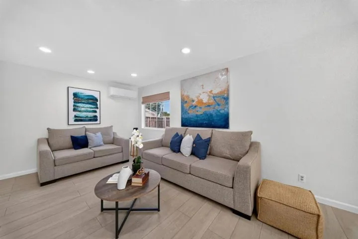 1892 Macduee Way, San Jose, California 95121
