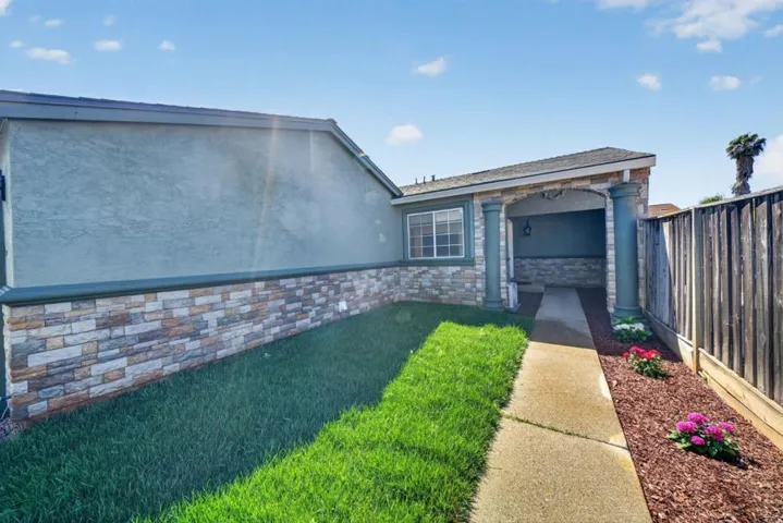 1892 Macduee Way, San Jose, California 95121