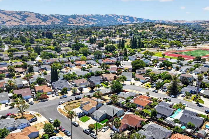 1892 Macduee Way, San Jose, California 95121