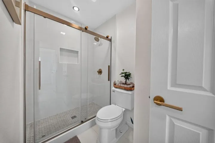 1892 Macduee Way, San Jose, California 95121