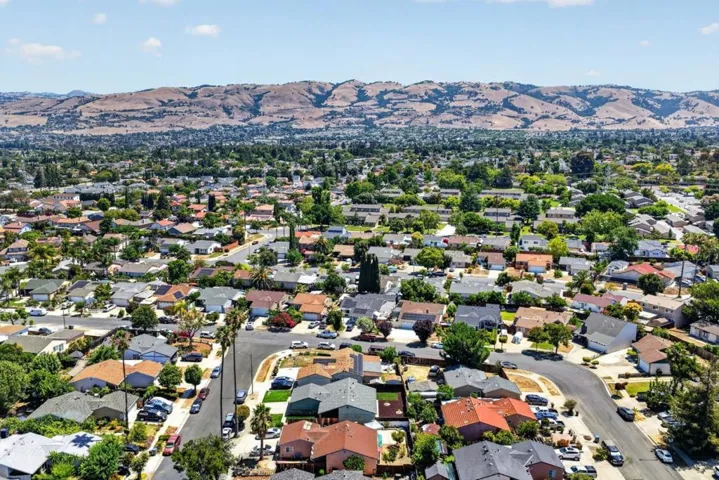 1892 Macduee Way, San Jose, California 95121