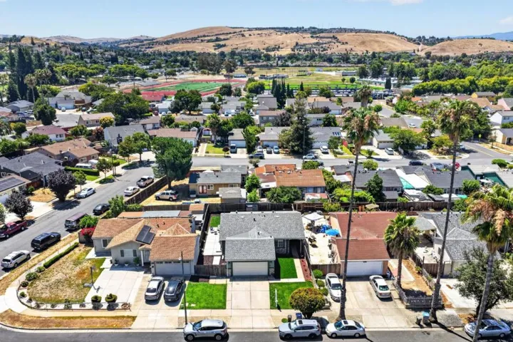 1892 Macduee Way, San Jose, California 95121
