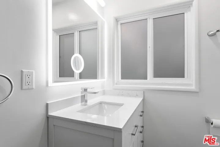 1208 N Crescent Heights Boulevard 4, West Hollywood, California 90046