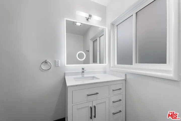 1208 N Crescent Heights Boulevard 4, West Hollywood, California 90046