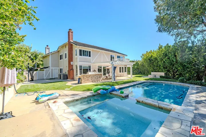 27 Horseshoe Lane, Palos Verdes Peninsula, California 90274